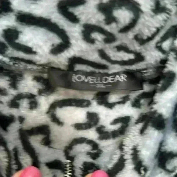 Loveu Dear XL Fleece Leopard Half Zip Pullover excellent condition Item# 4R - Picture 3 of 4